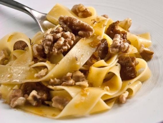 Tagliatelle con salsa di noci